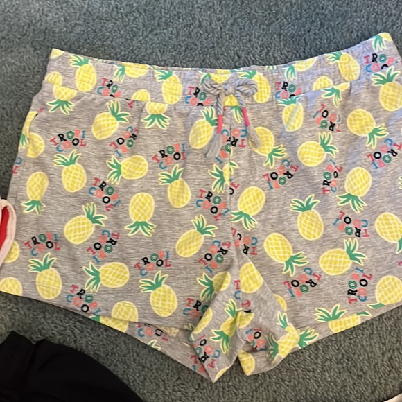 Bundle of shorts. - Picture 5 of 5